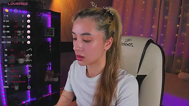 Snapshot of DarlaLike chatting on March 7, 2025, 4:35 am DarlaLike online show from March 7, 2025, 4:35 am