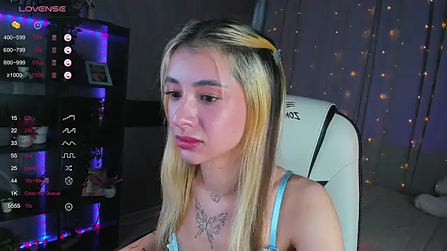 Snapshot of DarlaLike chatting on March 22, 2025, 4:24 am DarlaLike online show from March 22, 2025, 4:24 am