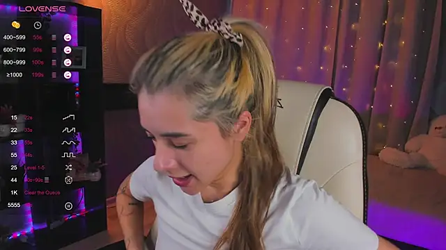 Snapshot of DarlaLike chatting on March 7, 2025, 7:41 am DarlaLike online show from March 7, 2025, 7:41 am