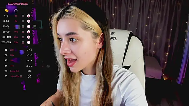 Snapshot of DarlaLike chatting on February 27, 2025, 6:57 am DarlaLike online show from February 27, 2025, 6:57 am