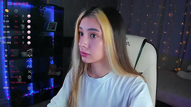 Snapshot of DarlaLike chatting on March 13, 2025, 3:54 am DarlaLike online show from March 13, 2025, 3:54 am