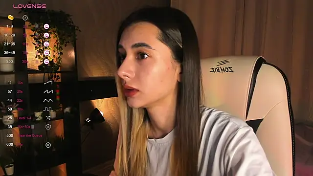 Snapshot of DarlaLike chatting on November 9, 2025, 3:32 am DarlaLike online show from November 9, 2025, 3:32 am