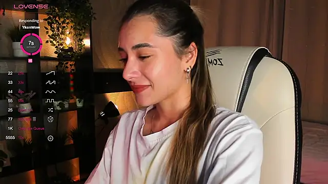 Snapshot of DarlaLike chatting on October 5, 2025, 4:14 am DarlaLike online show from October 5, 2025, 4:14 am