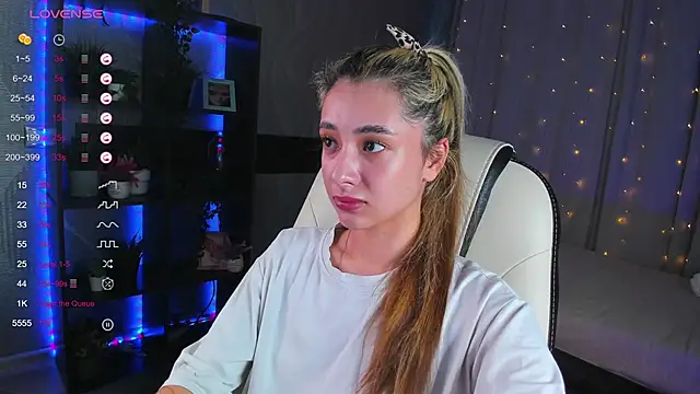 Snapshot of DarlaLike chatting on March 14, 2025, 4:21 am DarlaLike online show from March 14, 2025, 4:21 am