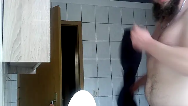 donhulio482 online show from December 5, 2025, 1:32 pm