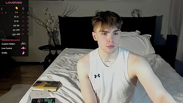 Snapshot of simonwnl chatting on March 4, 2025, 9:00 pm simonwnl online show from March 4, 2025, 9:00 pm