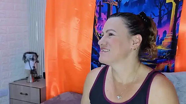 charlotte  G online show from October 10, 2025, 11:11 am