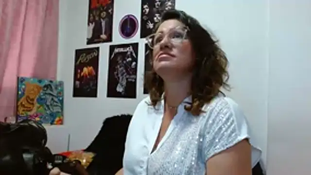 charlotte  G online show from December 22, 2025, 6:52 pm