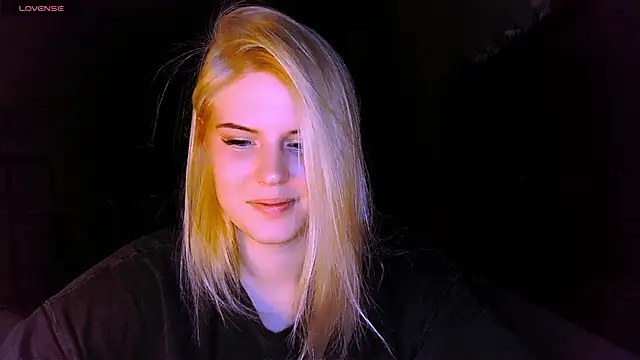 Snapshot of VoluptuousDreams chatting on March 15, 2025, 4:43 pm VoluptuousDreams online show from March 15, 2025, 4:43 pm