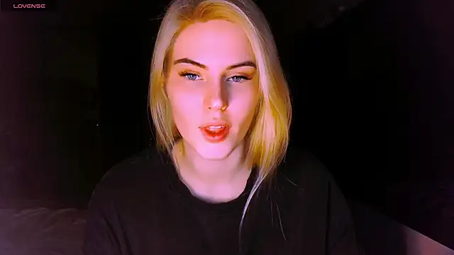 Snapshot of VoluptuousDreams chatting on March 13, 2025, 4:23 pm VoluptuousDreams online show from March 13, 2025, 4:23 pm