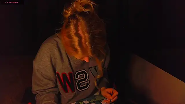 Snapshot of VoluptuousDreams chatting on February 16, 2025, 3:59 pm VoluptuousDreams online show from February 16, 2025, 3:59 pm