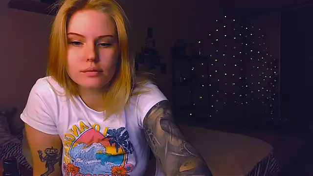 Snapshot of VoluptuousDreams chatting on December 9, 2024, 1:24 pm VoluptuousDreams online show from December 9, 2024, 1:24 pm