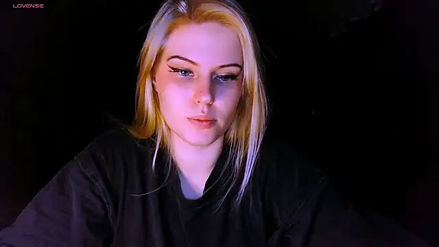 Snapshot of VoluptuousDreams chatting on March 9, 2025, 4:11 pm VoluptuousDreams online show from March 9, 2025, 4:11 pm