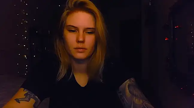 Snapshot of VoluptuousDreams chatting on December 16, 2024, 6:27 pm VoluptuousDreams online show from December 16, 2024, 6:27 pm