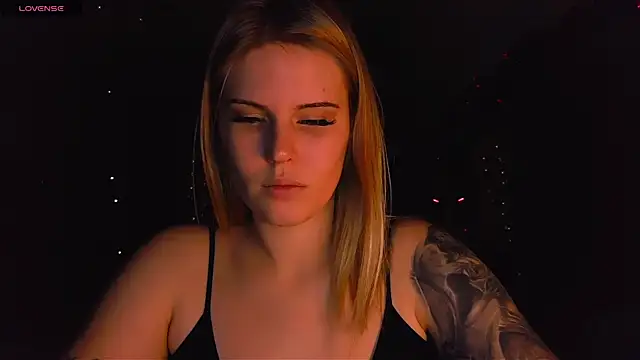 Snapshot of VoluptuousDreams chatting on January 17, 2025, 3:11 pm VoluptuousDreams online show from January 17, 2025, 3:11 pm