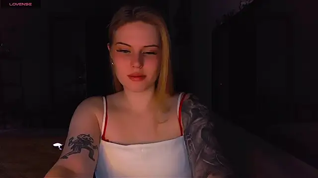 Snapshot of VoluptuousDreams chatting on February 14, 2025, 2:02 pm VoluptuousDreams online show from February 14, 2025, 2:02 pm