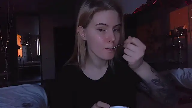 Snapshot of VoluptuousDreams chatting on January 4, 2025, 12:49 pm VoluptuousDreams online show from January 4, 2025, 12:49 pm