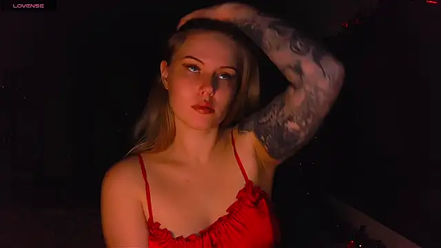 Snapshot of VoluptuousDreams chatting on February 6, 2025, 4:14 pm VoluptuousDreams online show from February 6, 2025, 4:14 pm