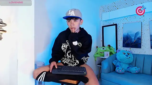 Niico Cruz online show from February 28, 2025, 4:54 am