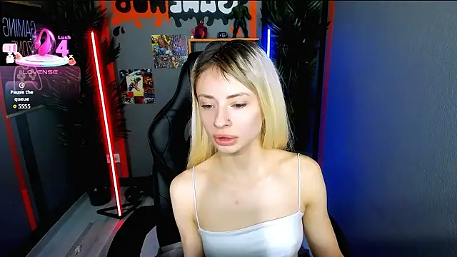 Snapshot of PollyMillees chatting on February 3, 2026, 8:41 am PollyMillees online show from February 3, 2026, 8:41 am