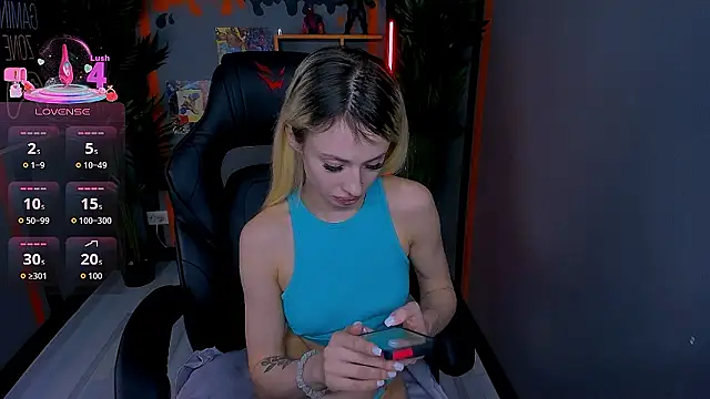 Snapshot of PollyMillees chatting on February 17, 2026, 8:28 pm PollyMillees online show from February 17, 2026, 8:28 pm