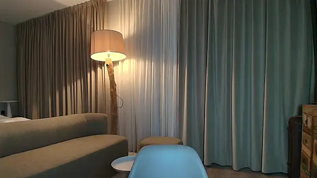 shayblonde online show from November 26, 2025, 7:47 pm