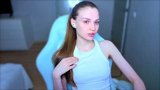 Snapshot of StellaLawless chatting on May 3, 2026, 7:50 pm StellaLawless online show from May 3, 2026, 7:50 pm