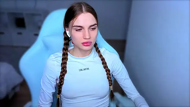 StellaLawless online show from September 23, 2025, 9:11 pm