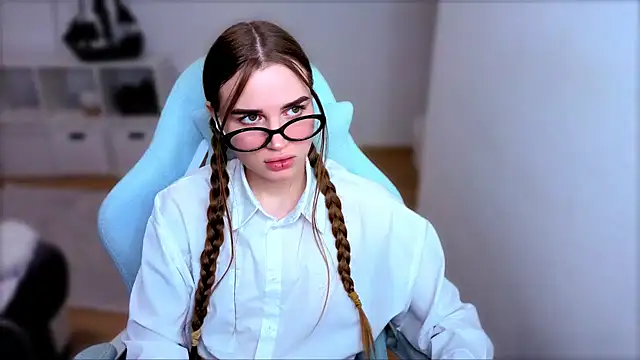 StellaLawless online show from November 2, 2025, 7:19 pm