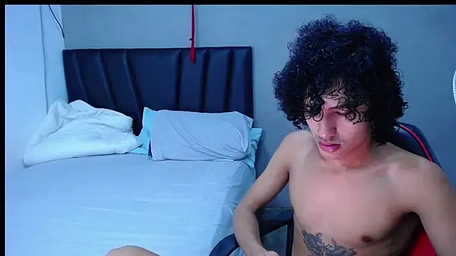 Tayronx33 online show from November 4, 2025, 4:33 pm