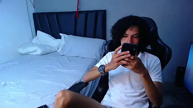 Tayronx33 online show from February 27, 2026, 5:13 pm