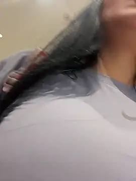 valecruz903 online show from April 7, 2026, 5:04 pm