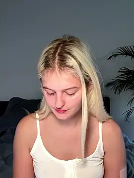 Snapshot of Allylove03 chatting on December 8, 2024, 4:50 pm Allylove03 online show from December 8, 2024, 4:50 pm