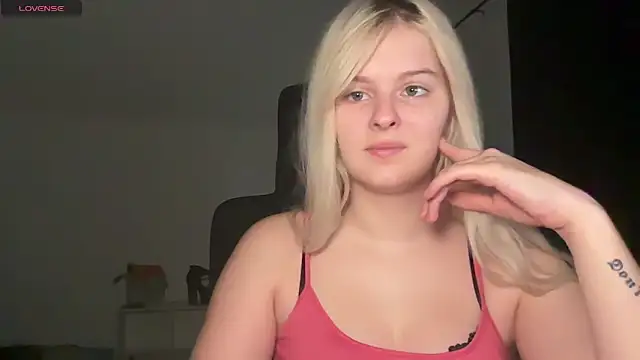 Snapshot of Allylove03 chatting on September 27, 2025, 9:59 am Allylove03 online show from September 27, 2025, 9:59 am