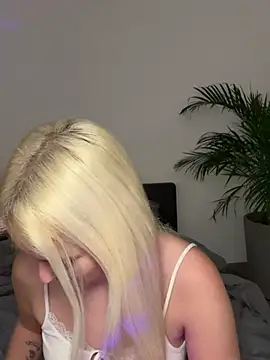 Snapshot of Allylove03 chatting on January 10, 2025, 6:06 pm Allylove03 online show from January 10, 2025, 6:06 pm