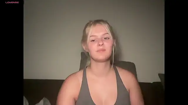 Snapshot of Allylove03 chatting on November 1, 2025, 8:46 pm Allylove03 online show from November 1, 2025, 8:46 pm