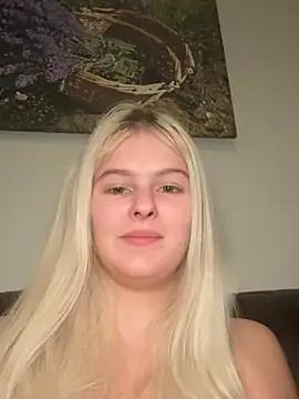 Snapshot of Allylove03 chatting on February 11, 2025, 6:44 pm Allylove03 online show from February 11, 2025, 6:44 pm