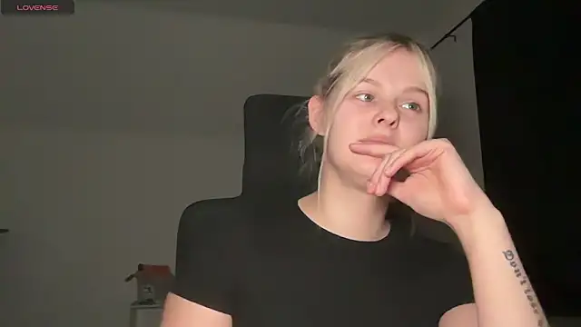 Snapshot of Allylove03 chatting on September 24, 2025, 5:19 pm Allylove03 online show from September 24, 2025, 5:19 pm