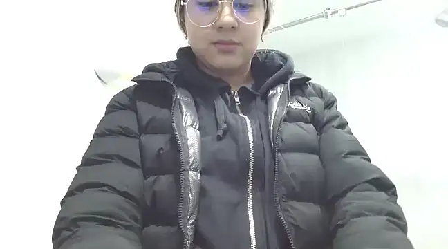 Miabonnett  online show from March 4, 2025, 3:04 pm