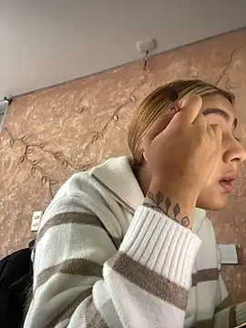 Miabonnett  online show from November 20, 2025, 12:17 pm