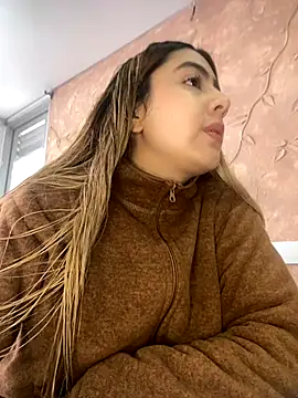 Miabonnett  online show from October 13, 2025, 12:07 pm