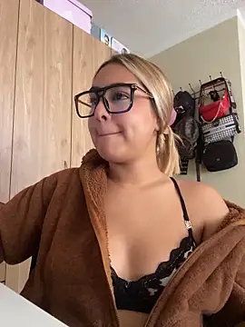 Snapshot of Miabonnett_ chatting on June 1, 2026, 3:00 pm Miabonnett online show from June 1, 2026, 3:00 pm