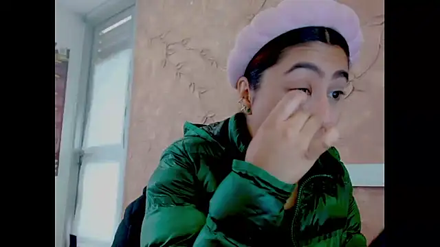 Miabonnett  online show from September 30, 2025, 12:11 pm