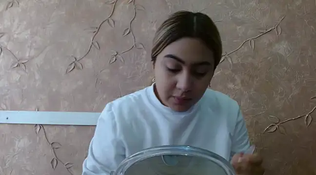 Miabonnett  online show from March 3, 2025, 12:06 pm