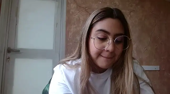 Miabonnett  online show from March 3, 2025, 3:11 pm