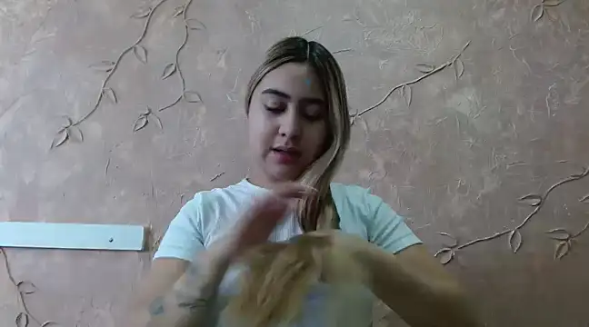 Miabonnett  online show from March 6, 2025, 12:09 pm