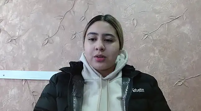 Miabonnett  online show from March 5, 2025, 12:11 pm