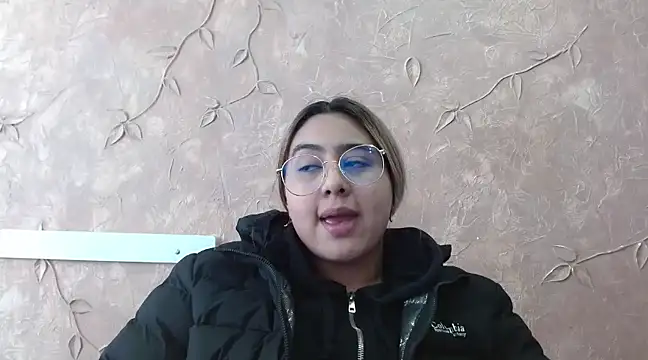 Miabonnett  online show from March 4, 2025, 6:07 pm