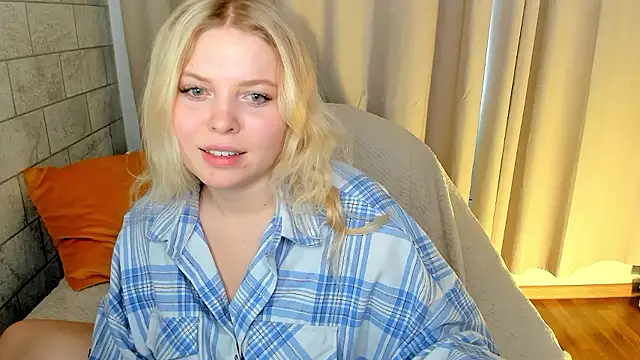 Eva Kynu online show from December 3, 2024, 6:32 am