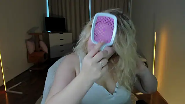 Eva Kynu online show from December 14, 2024, 7:51 am